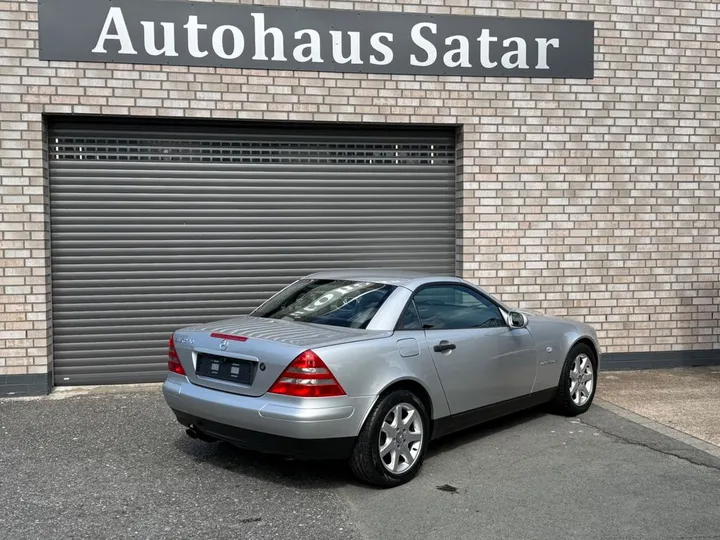 Mercedes-Benz SLK 230