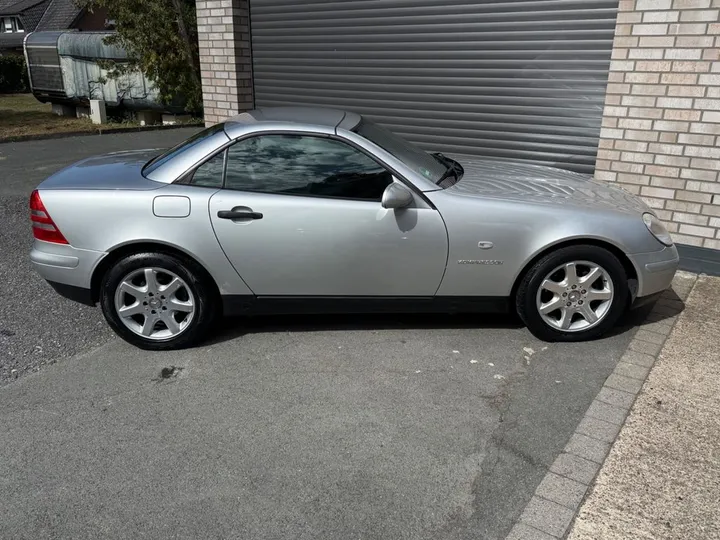 Mercedes-Benz SLK 230