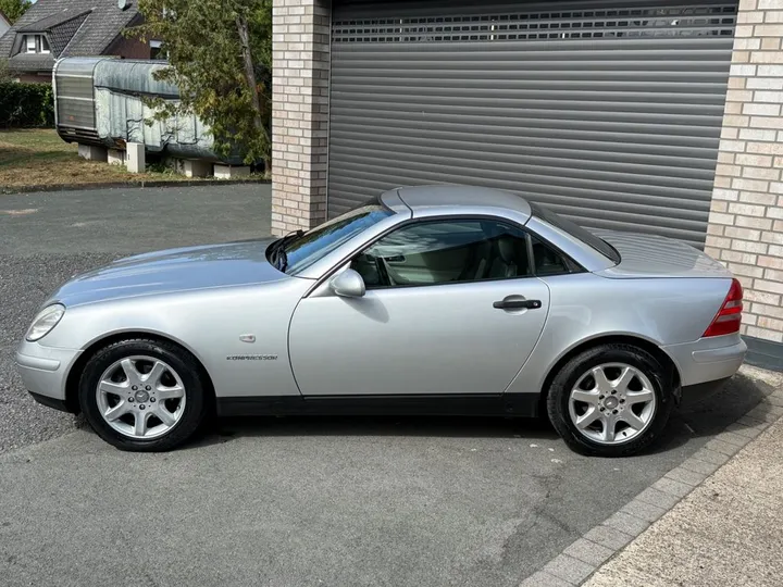 Mercedes-Benz SLK 230
