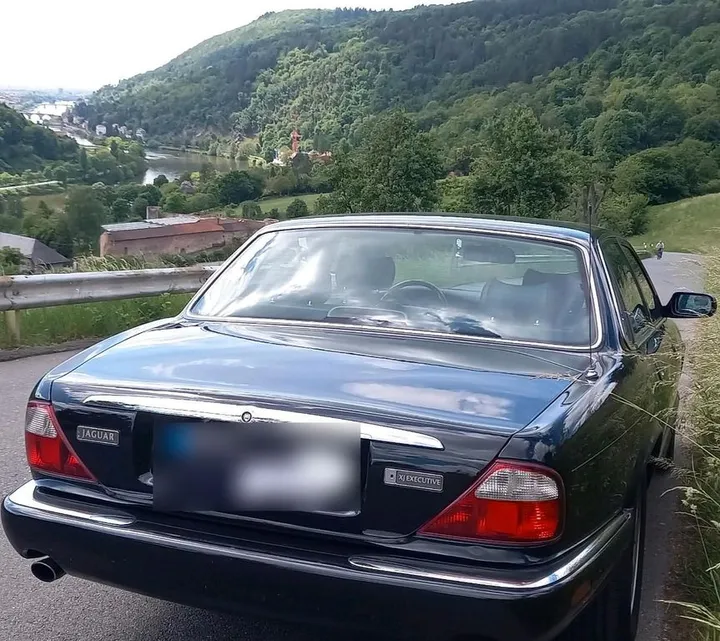 Jaguar XJ