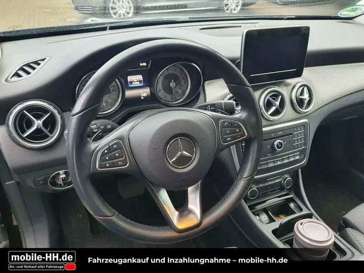 Mercedes-Benz GLA 180