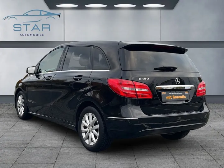 Mercedes-Benz B 180