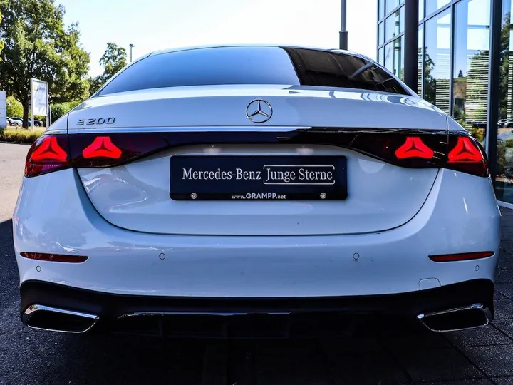Mercedes-Benz E 200