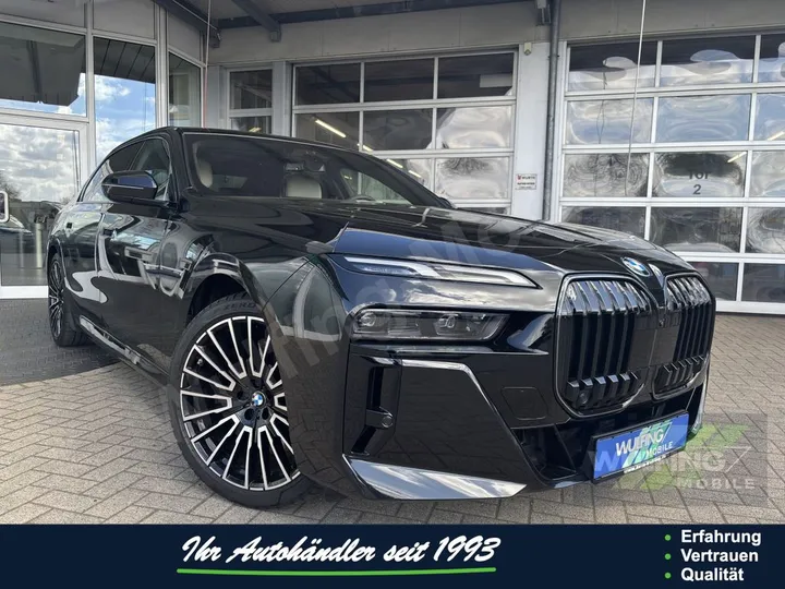 BMW i7