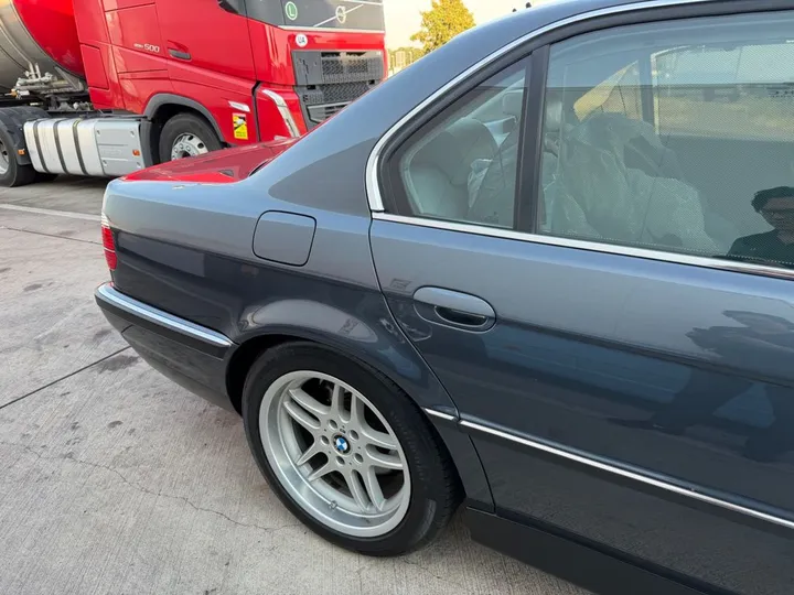 BMW 740