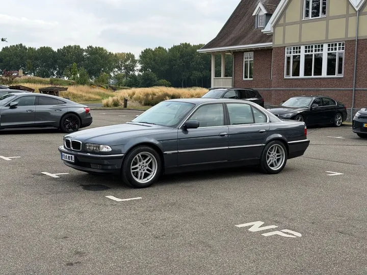 BMW 740