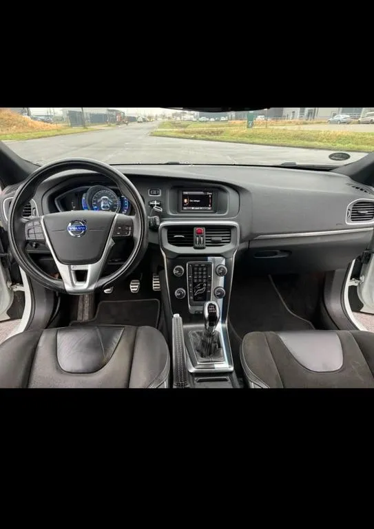 Volvo V40