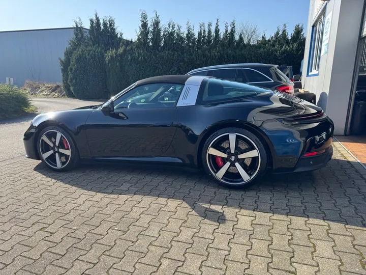 Porsche 992
