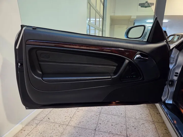 Mercedes-Benz SL 320