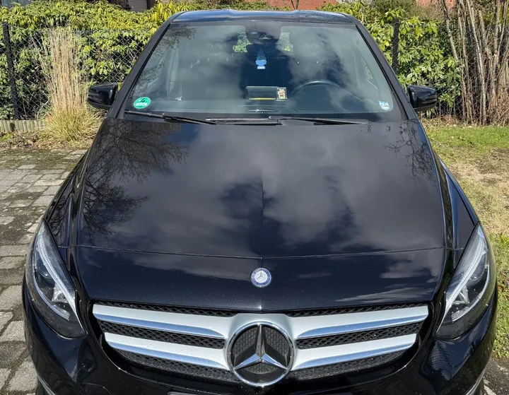 Mercedes-Benz B 180