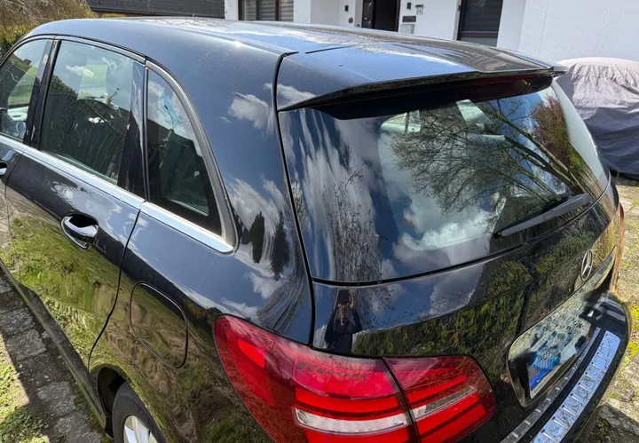 Mercedes-Benz B 180