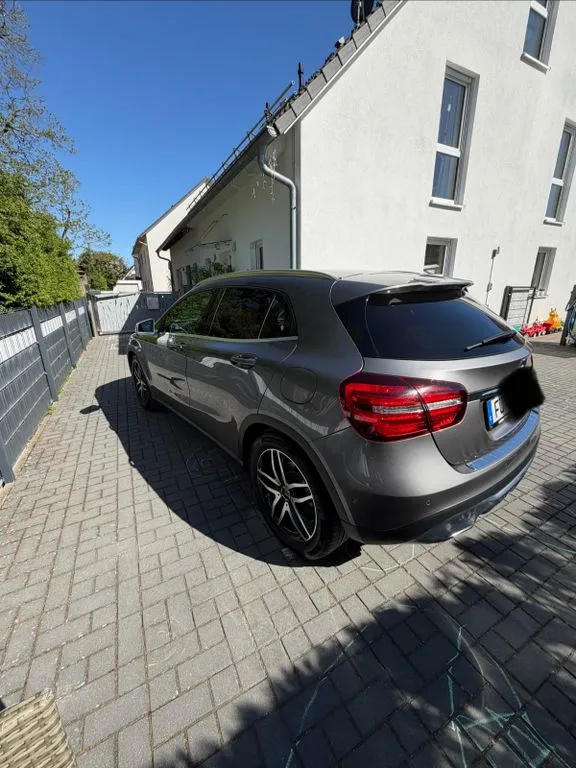 Mercedes-Benz GLA 180