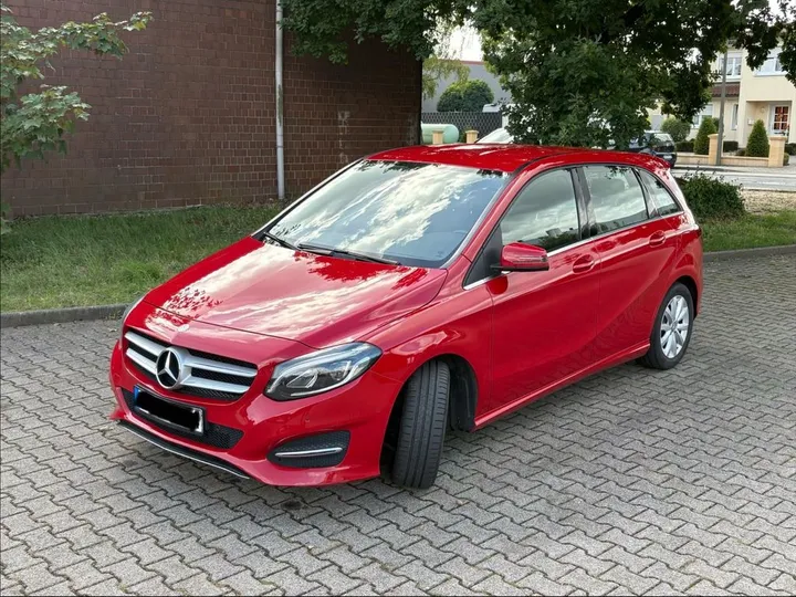Mercedes-Benz B 180
