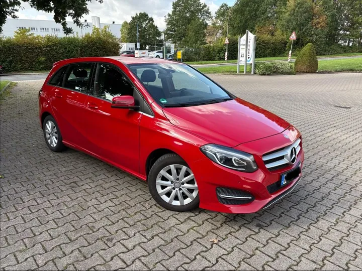 Mercedes-Benz B 180