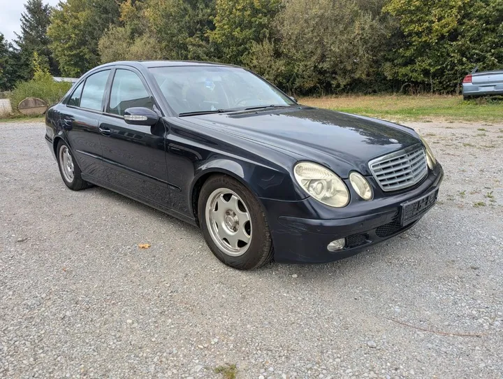 Mercedes-Benz 220