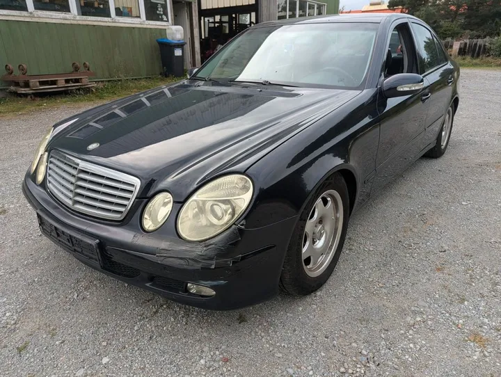 Mercedes-Benz 220