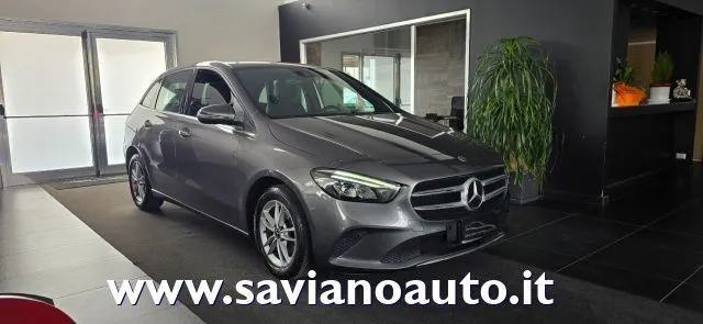 Mercedes-Benz B 180