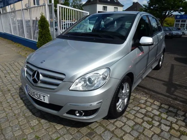 Mercedes-Benz B 180