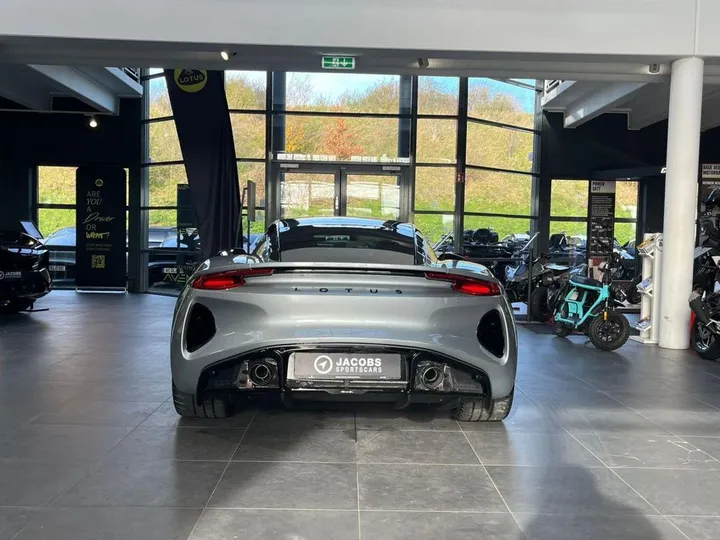 Lotus Emira