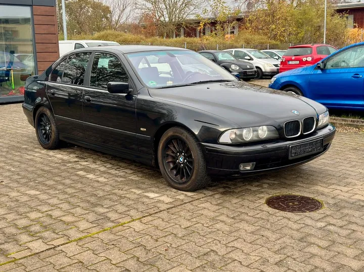 BMW 523