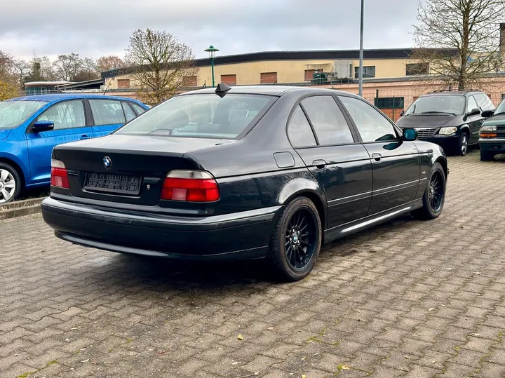 BMW 523