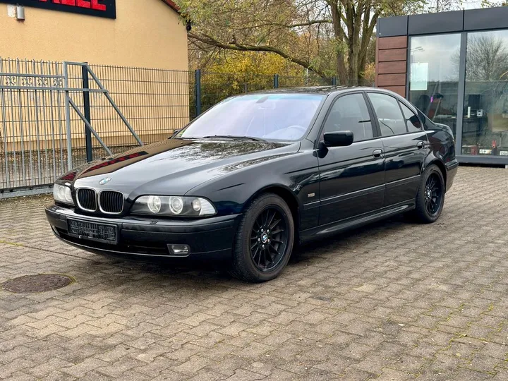 BMW 523