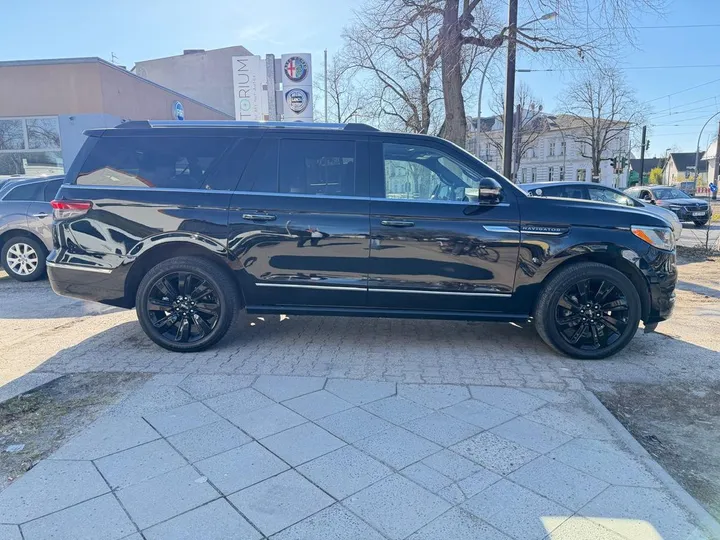 Lincoln Navigator