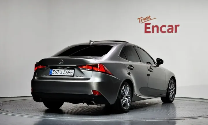 Lexus IS