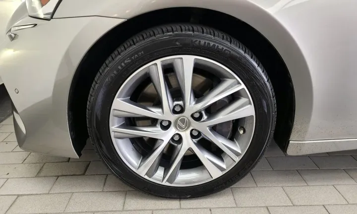 Lexus IS