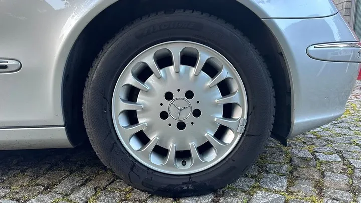 Mercedes-Benz E 320