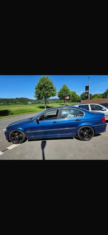 BMW 323