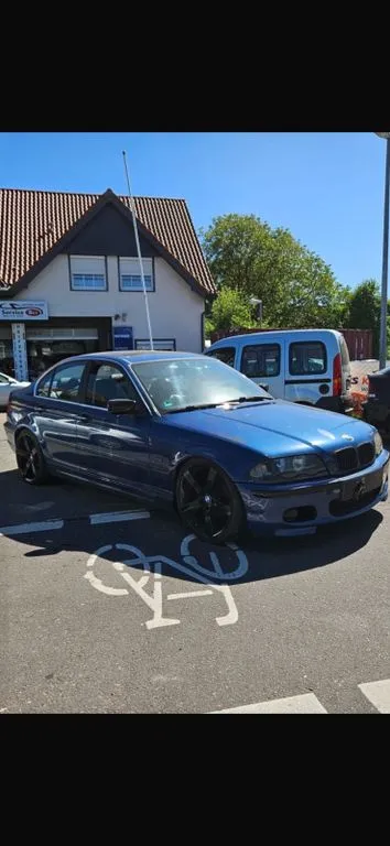 BMW 323