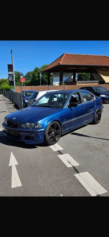 BMW 323