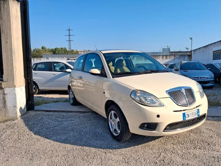 Lancia Ypsilon