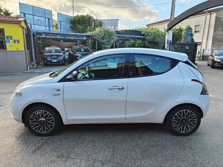 Lancia Ypsilon