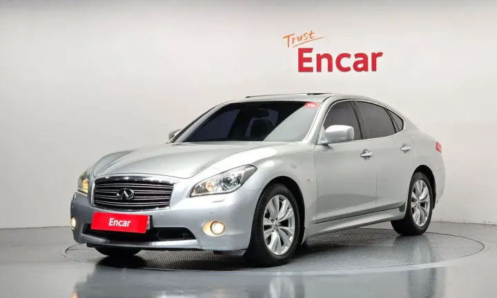 Infiniti M