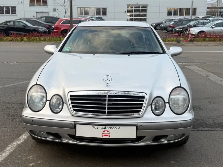 Mercedes-Benz 320