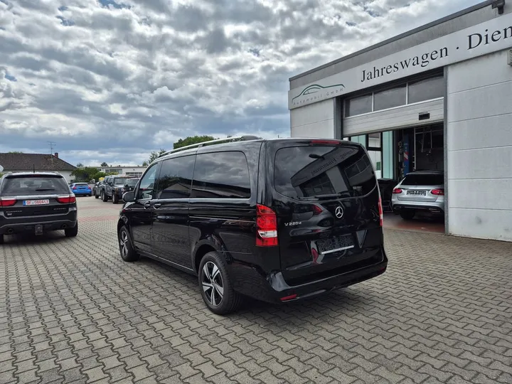 Mercedes-Benz V 220