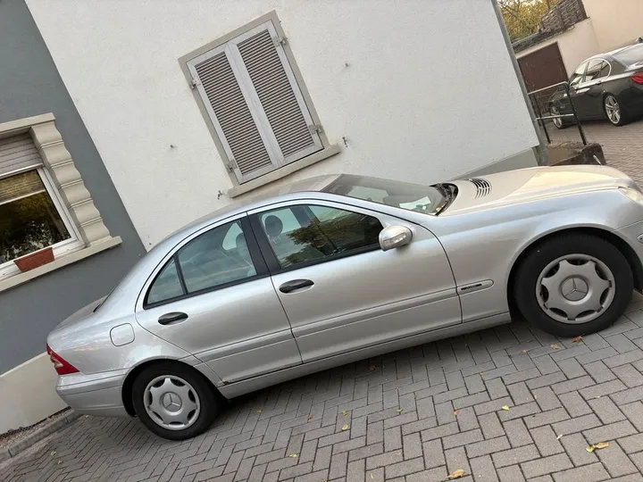 Mercedes-Benz C 180