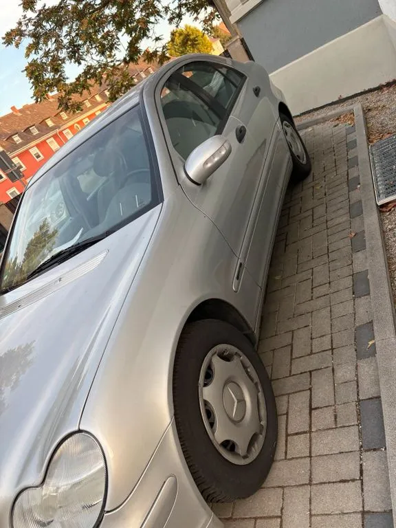 Mercedes-Benz C 180