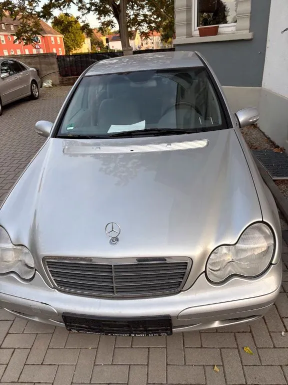 Mercedes-Benz C 180