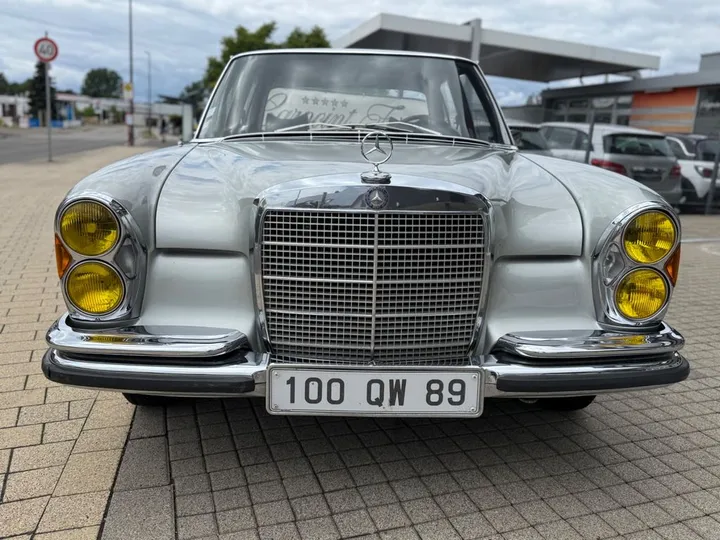 Mercedes-Benz 300