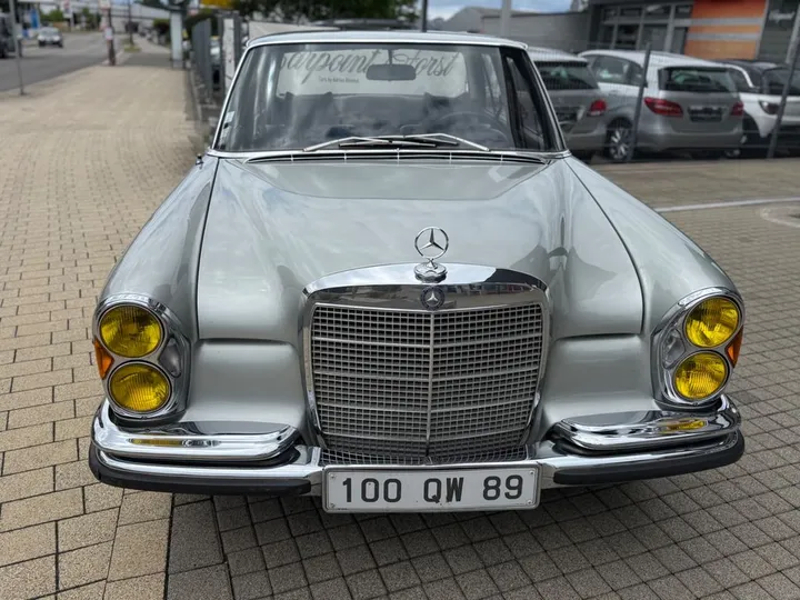 Mercedes-Benz 300