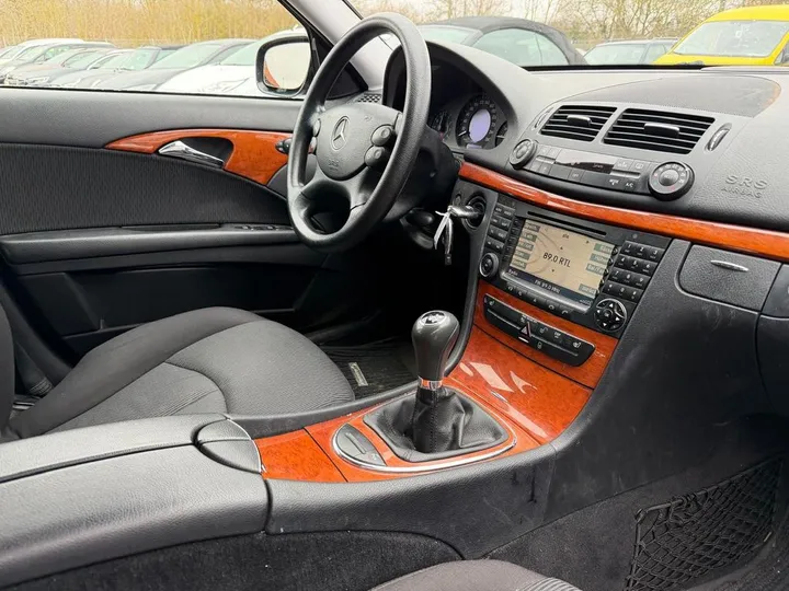 Mercedes-Benz E 200