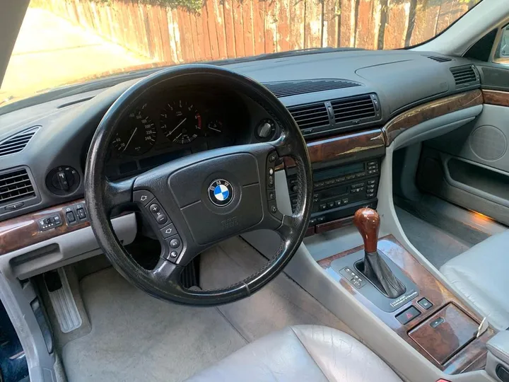 BMW 735