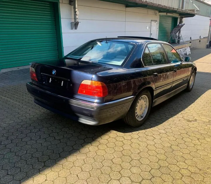 BMW 735