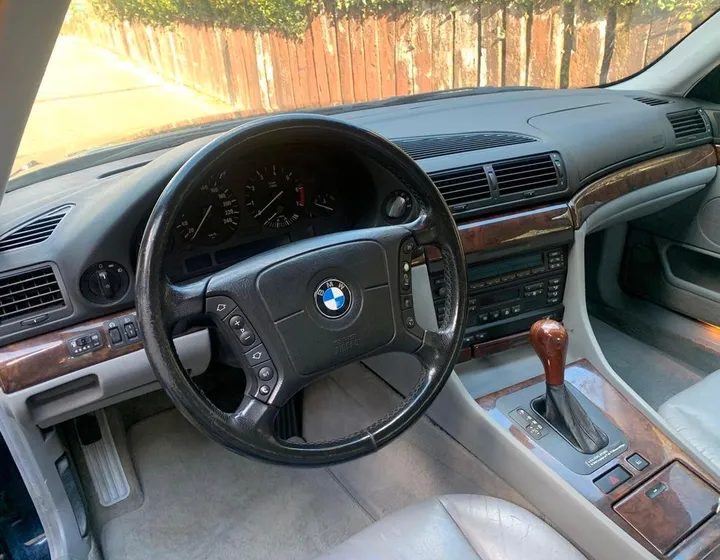 BMW 735