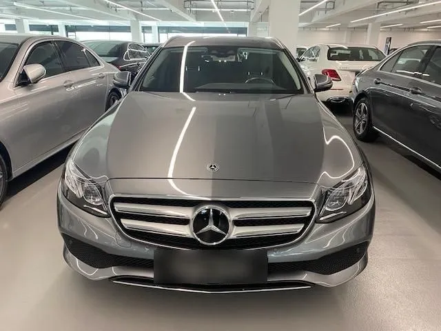 Mercedes-Benz E 220
