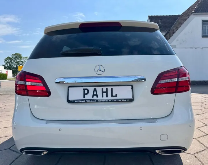 Mercedes-Benz B 180