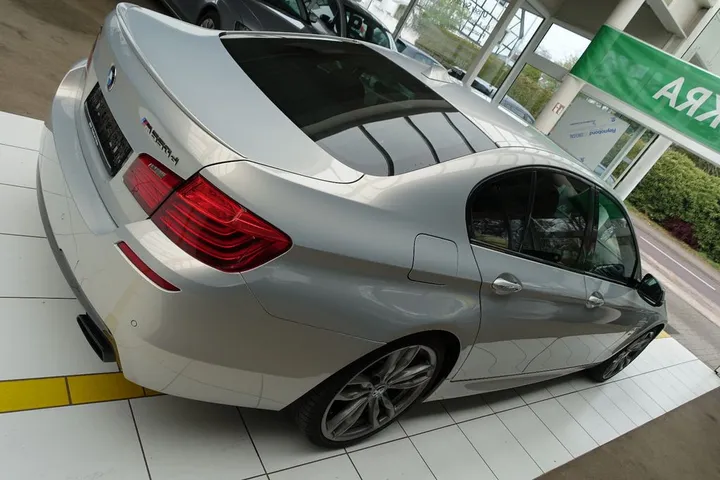 BMW M550
